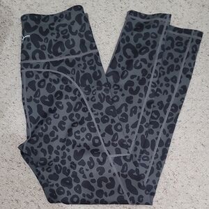 Stylish Gray Leopard Print Leggings